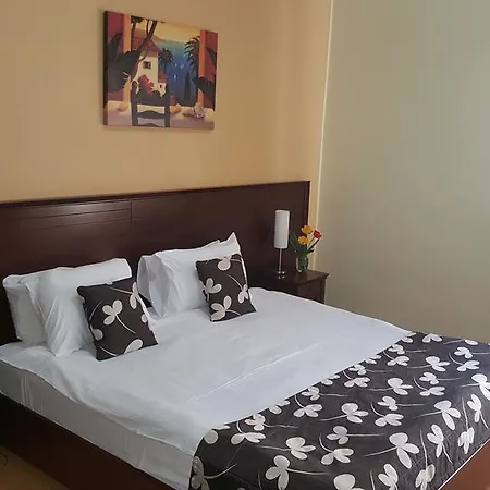 Hotel Garni Contact 3*
