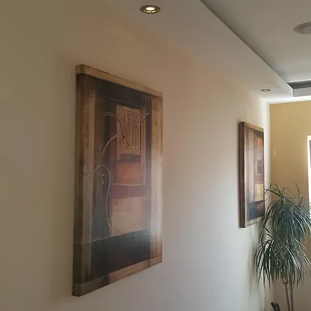 Hotel Garni Contact 3*