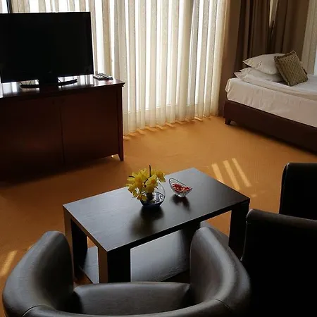 Hotel Garni Contact 3*